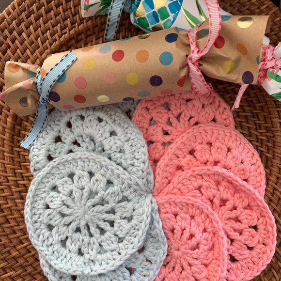 Baby Shower Favors with Hand-knit Coasters Set of 10 - Picture 1 of 8